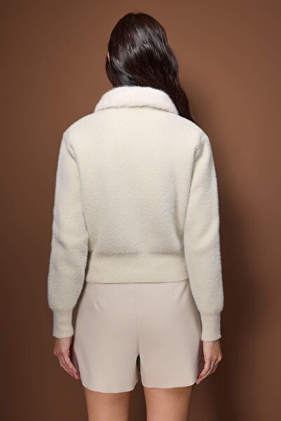 Trendyol Collection Ecru Soft Textured Collar Fur Trimmed Knitwear Cardigan Twoaw26Hi00294
