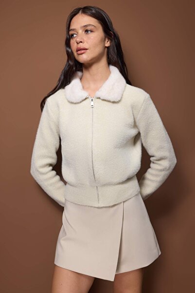 Trendyol Collection Ecru Soft Textured Collar Fur Trimmed Knitwear Cardigan Twoaw26Hi00294