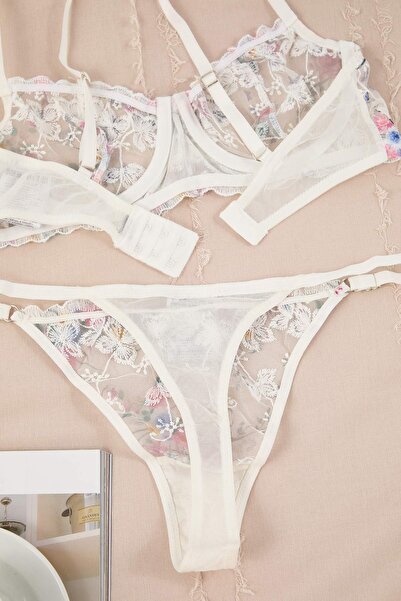 Trendyol Collection White Lace Embroidered Floral Cupless Lingerie Set Thmaw26Cc00028