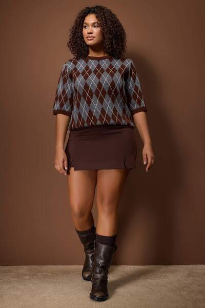 Trendyol Curve Кафяв пуловер с мек трикотаж и баклава мотив TBBAW26AN00059