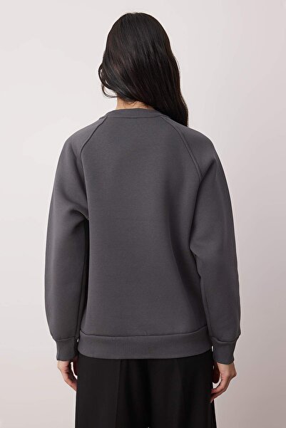 Trendyol Collection Anthracite Relaxed/Casual Fit Basic Raglan Sleeve Crew Neck Knitted Sweatshirt Twoaw24Sw00104