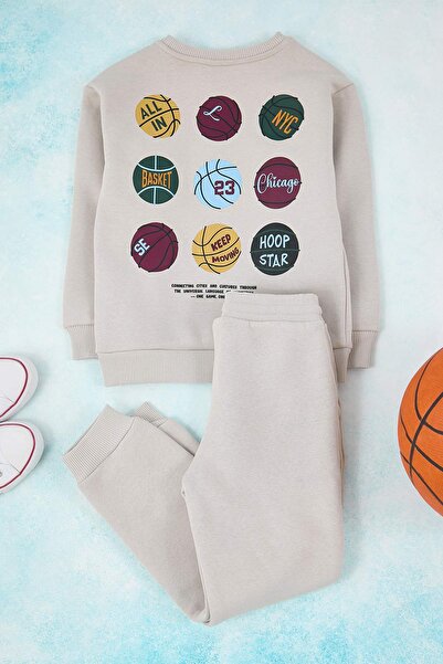 TRENDYOLKIDS Beigefarbenes, dickes, bedrucktes Strickoberteil für Jungen aus Baumwolle mit Fleece-Innenseite – Oberteil-Set TKDAW26AU00071