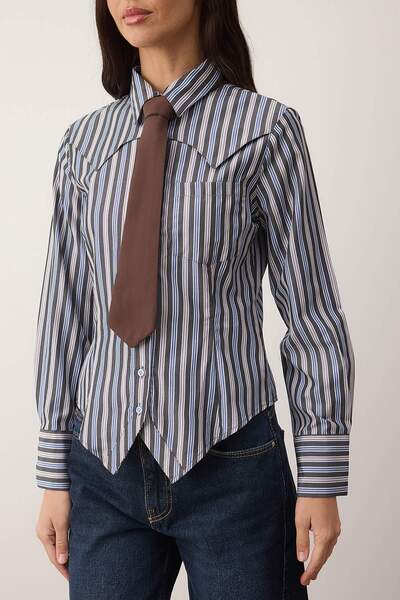 Trendyol Collection Καφέ μπλε ριγέ πουκάμισο με γραβάτα, ελαφρύ και εφαρμοστό στη μέση TWOAW26GO00133