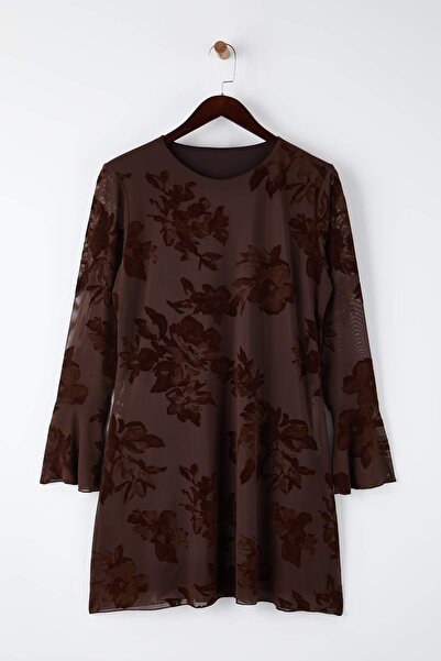Trendyol Curve Καφέ Flocking με τύπωμα Bodycon Mini Tulle Flare μανίκια με ελαστικό πλεκτό φόρεμα με επένδυση TBBAW26AH00100