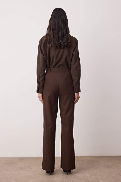 Trendyol Collection Dunkelbraune, gerade geschnittene, hoch taillierte, gerippte, gewebte Hose mit Nähten TWOSS21PL0093