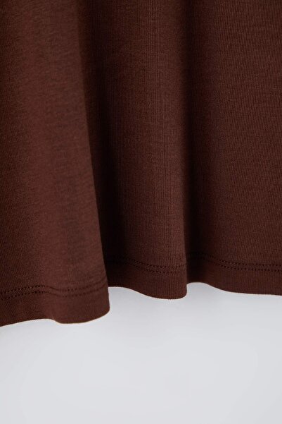 Trendyol Curve Καφέ Premium μαλακό ύφασμα βισκόζης με λαιμόκοψη, ελαστική πλεκτή μπλούζα TBBAW25AF00027