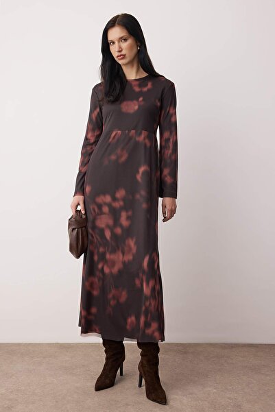 Trendyol Modest Πολύχρωμο πλεκτό φόρεμα με μοτίβο μπατίκ με επένδυση από τούλι TCTAW26EB00072