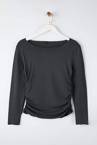 Trendyol Curve Anthrazitfarbene, gerade geschnittene, figurbetonte, elastische Strickbluse mit Kordelzugdetail TBBAW26AF00121