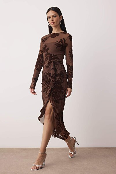 Trendyol Collection Καφέ Πλεκτό Φόρεμα Midi με Φλοκ με τύπωμα Τούλι με επένδυση TPRAW26EL00109