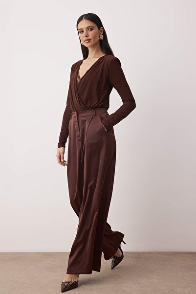 Trendyol Collection Тъмнокафяви панталони с широки крачоли/широки крачоли с сатенен вид и драпировка TPRAW26PL00004