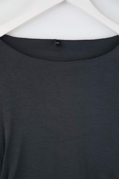 Trendyol Curve Anthrazitfarbene, gerade geschnittene, figurbetonte, elastische Strickbluse mit Kordelzugdetail TBBAW26AF00121