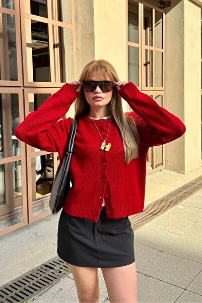 bases. Buttoned Knitwear Cardigan