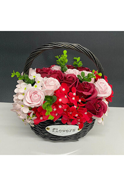 velve Aranjament floral cu trandafiri si ohortensie de sapun in cosulet impletit, Bordo-roz