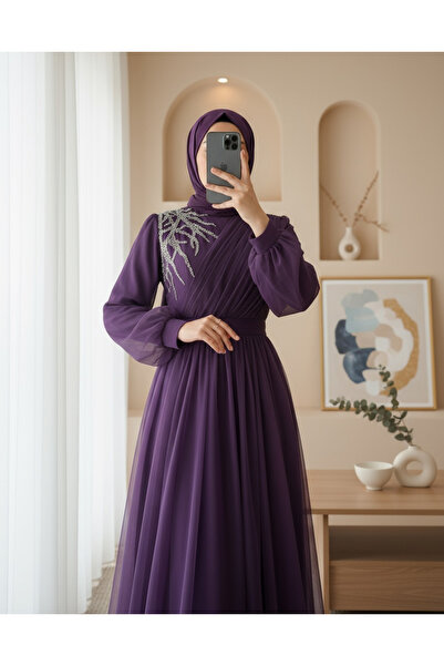 Modamorfo Βραδινό φόρεμα από τούλι με ντραπέ ζώνες και λεπτομέρεια από πέτρα στο μπροστινό μέρος - Μωβ