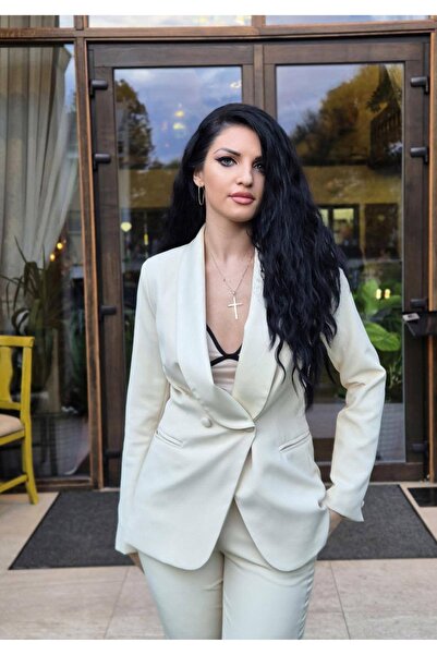 Diva Exclusive Fashion Elegant Ivory Outfit – Style and Refinement