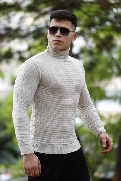 WOWA COMPANY Ecru Turtleneck Sweater