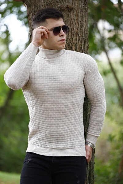 WOWA COMPANY Ecru Turtleneck Sweater