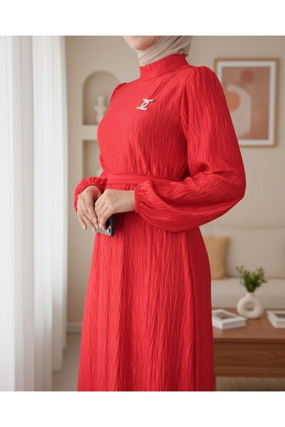 Modamorfo Kemerli Pliseli Saten Elbise -Kırmızı
