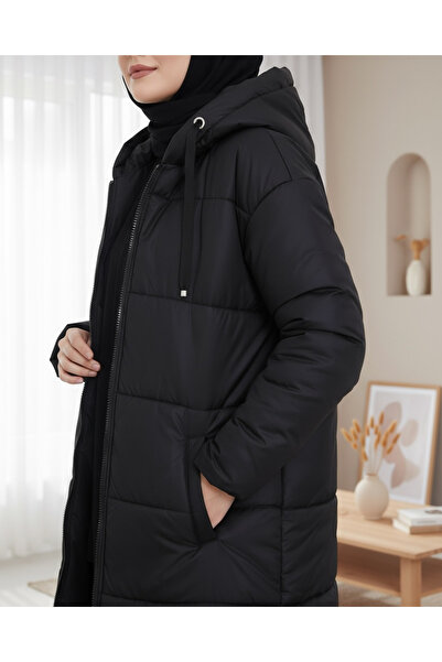 Modamorfo Dlouhý kabát s pevnou kapucí a detailem ptačího oka - černý