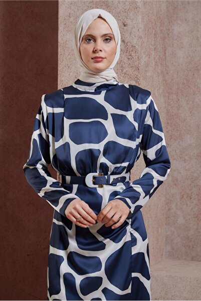 Alvina فستان من الساتان بحزام منقوش 44506