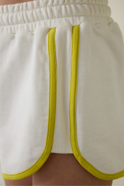 Penti Light Beige Antalya Cucumber Oversize Regular Waist Tie Detail Shorts - Inspired by Flora