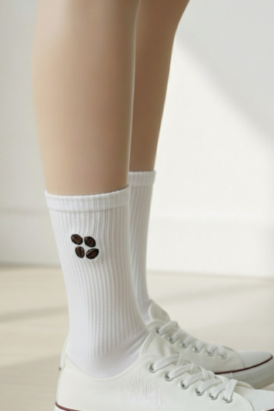 AYDK Unisex 4 Pairs White Sock Set, Minimal Embroidery Summer and Winter
