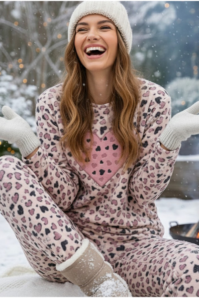 Siyah İnci Salmon Heart Patterned Embroidered Fleece Winter Knitted Pajama Set