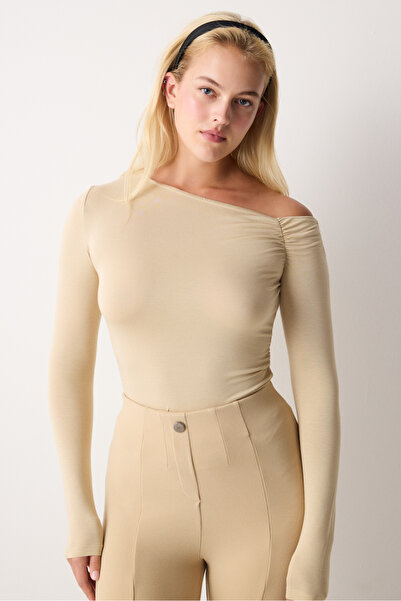 Penti Μπεζ μακρυμάνικο μπλουζάκι με λαιμόκοψη