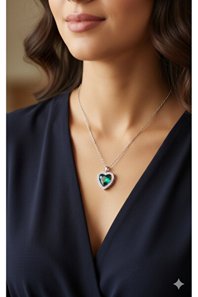 Jewerly قلادة نسائية على شكل قلب لامع باللون الأخضر