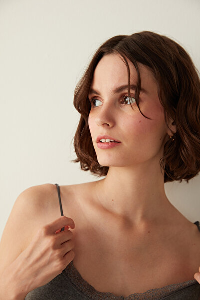 Penti Antracitová tenká krajka na řemínku pro sportovce