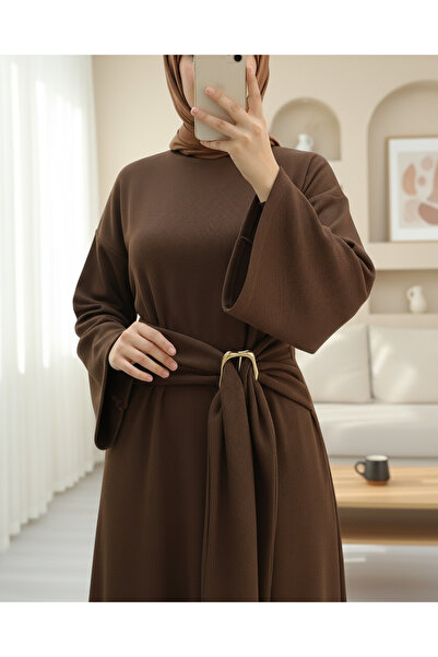 Modamorfo ψηλός λαιμός Μακρύ φόρεμα Σελανίκης με κορδόνια με αγκράφα - Καφέ