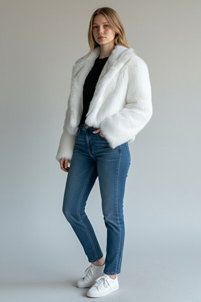 THE WOOW Women's Faux Fur Short White Coat – Elegant and Soft Textured