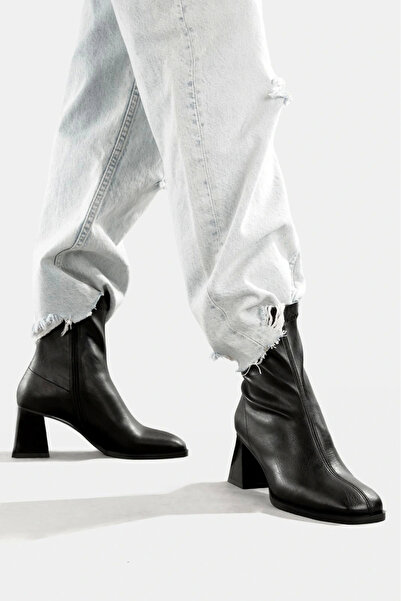 Lio Shoes Γυναικείες μαύρες μπότες με χοντρό τακούνι με τετράγωνο δάχτυλο