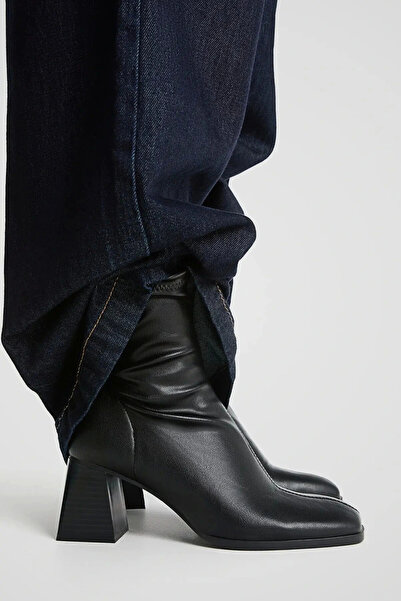 Lio Shoes Γυναικείες μαύρες μπότες με χοντρό τακούνι με τετράγωνο δάχτυλο