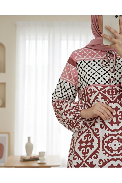 Modamorfo Φόρεμα με γεωμετρικό σχέδιο με δαντέλα με ελαστικό μανίκι