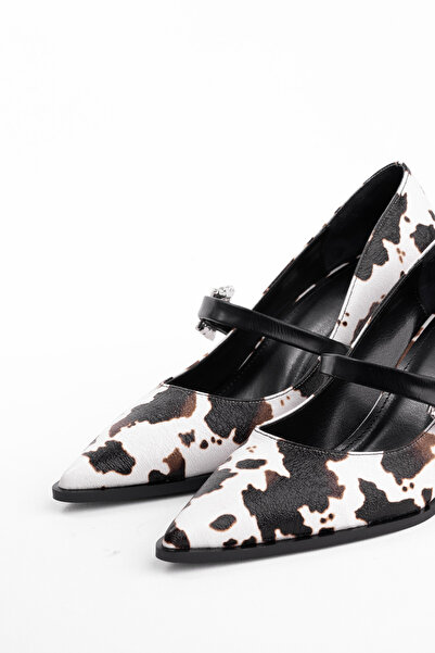 Tasarım Elegant with Its Patterned Buckle, Modern Style, Stylish Everyday High-Heeled Shoes, Fashionable and Makes a Difference.