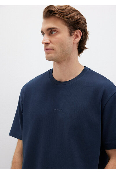 Mavi Marineblaues T-Shirt mit Logo-Print, lockere Passform / bequemer Schnitt 0613250-70490