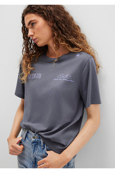 Mavi Bedrucktes marineblaues T-Shirt mit normaler Passform / normaler Schnittform 1613487-87828