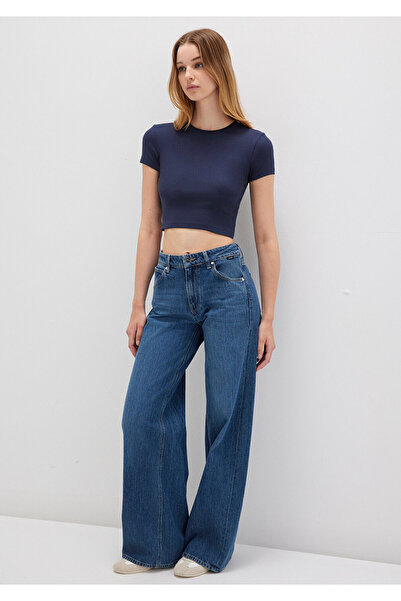 Mavi Marineblaues Basic Crop-T-Shirt / Kurzer Schnitt 1600814-85315