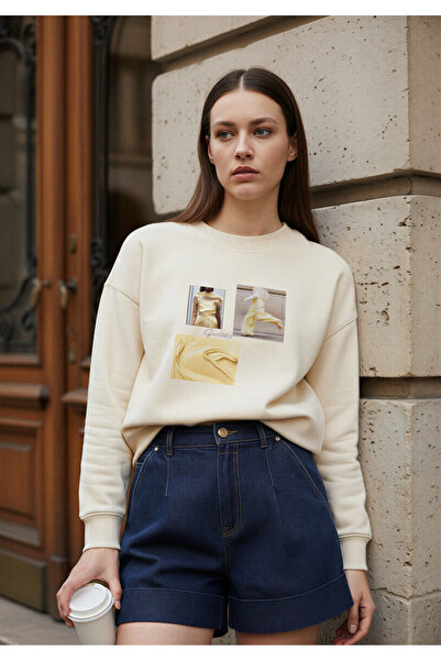 Amia&Co. Bej guler rotund cu căptușeală din fleece cu imprimeu supradimension...