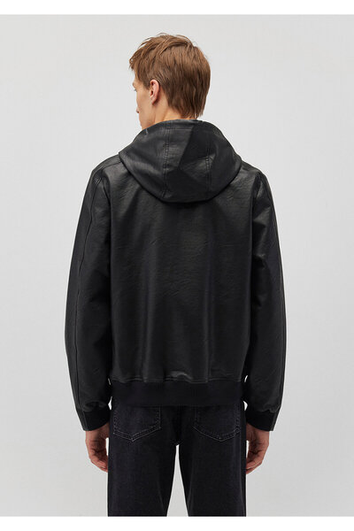 Mavi Μαύρο μπουφάν από συνθετικό δέρμα με κουκούλα, κανονική εφαρμογή / κανονικό κόψιμο 0110437-900