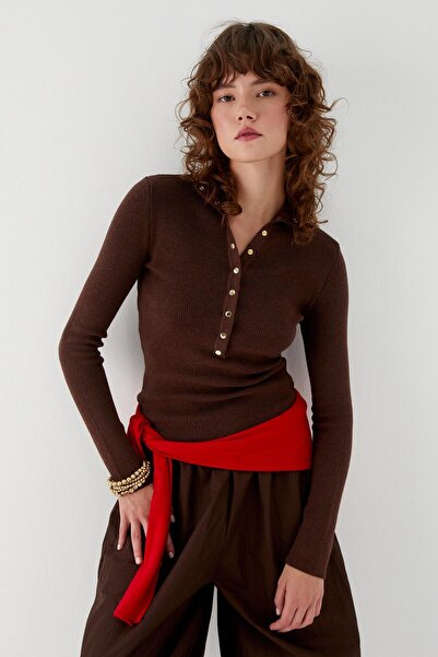 MARKALİSTE Snap-Buttoned High-Neck Sweater Brown