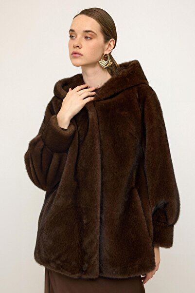 Olcay Exklusiver langer Mantel mit Kapuze und Felloptik K. BROWN 1008