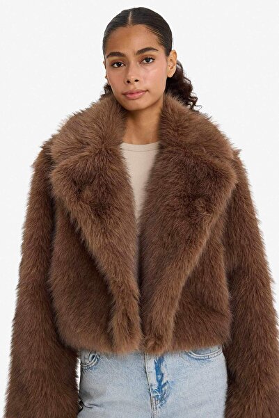 DeFacto Κοντή ψεύτικη γούνα με κουμπιά κανονικής εφαρμογής F2921AX25WN