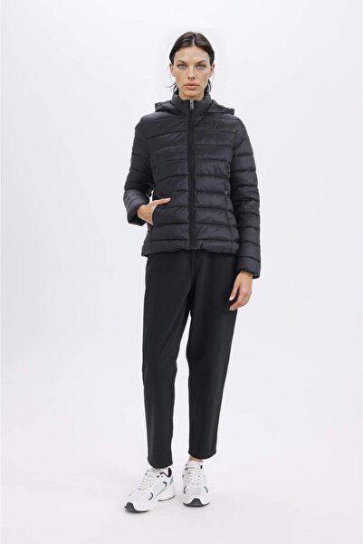 DeFacto Větruodolná bunda s kapucí – vodoodpudivá, Regular Fit B2030Ax24Sp