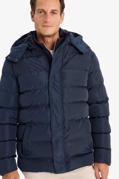 DeFacto Regulär geschnittener, aufblasbarer Mantel mit Kapuze, Reißverschluss und Druckknopfverschluss, Taschen E7286AX24WN