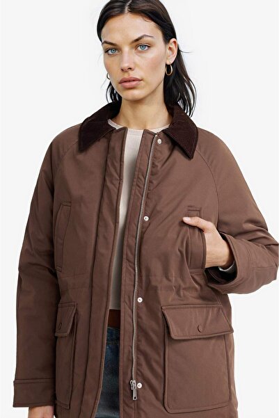 DeFacto Παρκά με φερμουάρ με γιακά με αντίθεση κανονικής εφαρμογής (25 WN)