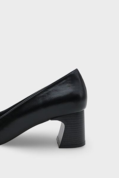 Capone Outfitters April Wooden Medium Heel Metal Buckle Pointed Toe Women's Shoes