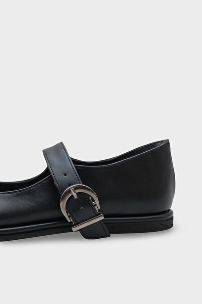 Capone Outfitters Women's Buckled Mary Jane