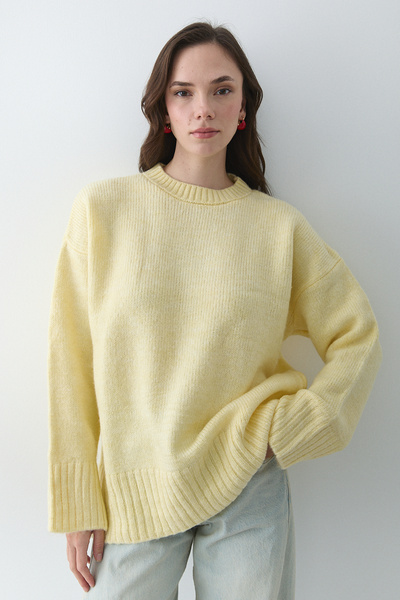 Laluvia Yellow Crew Neck Basic Sweater - 2217
